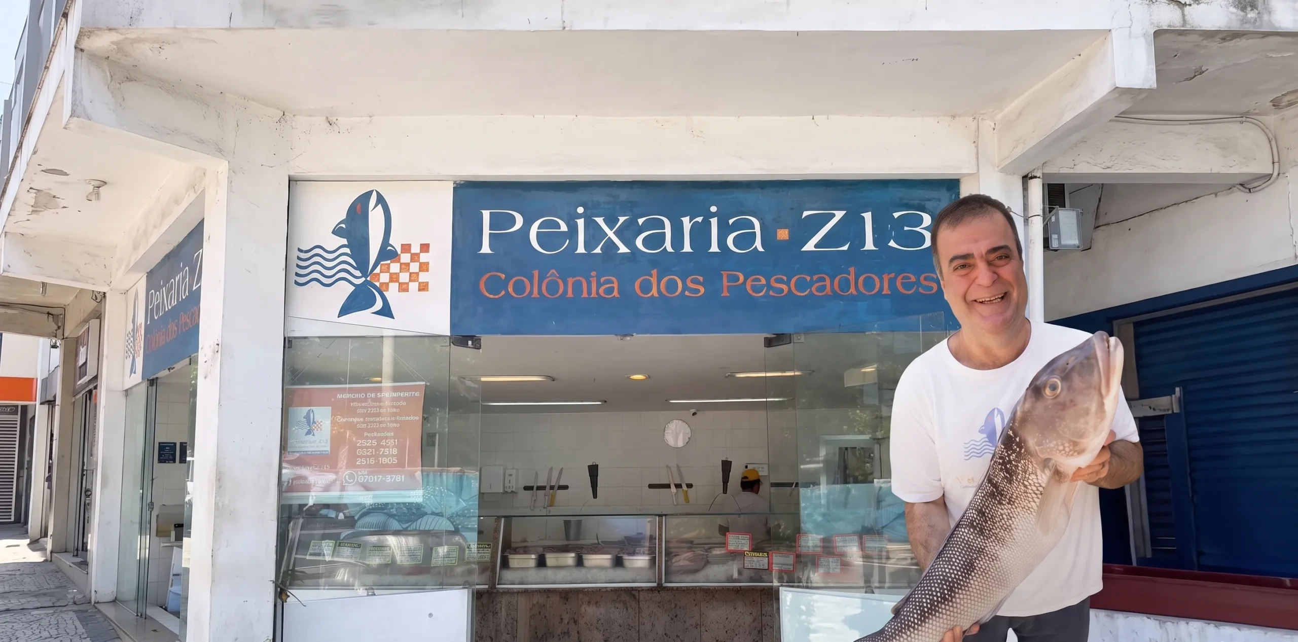 Pescados frescos sobre gelo